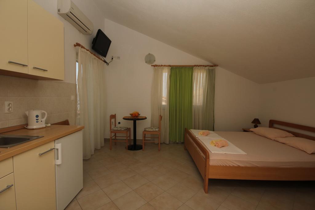 Apartments Adriatika Makarska Quarto foto